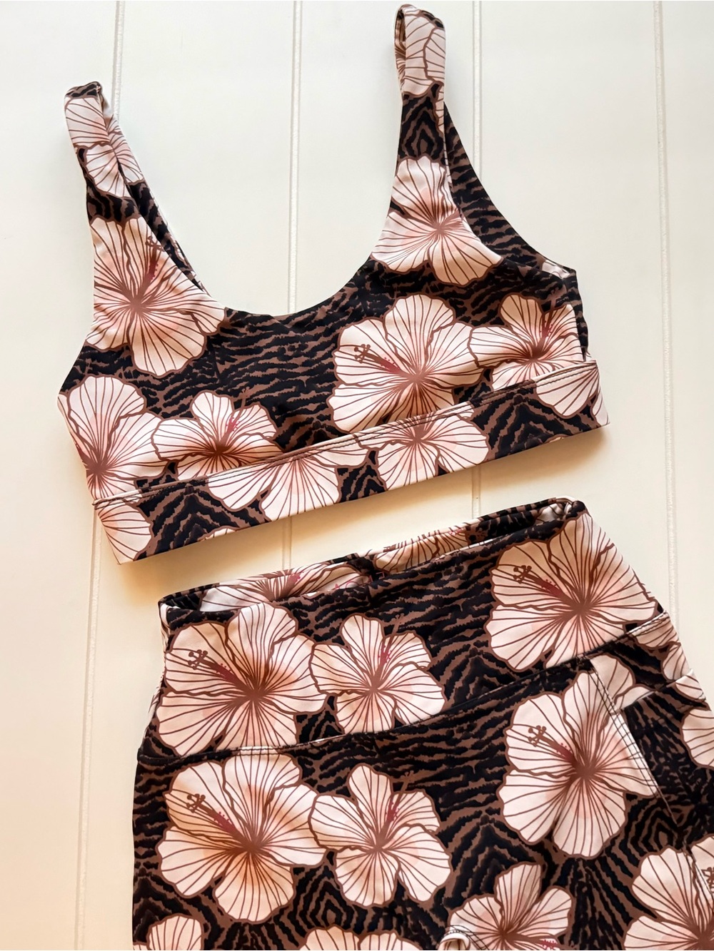 Benoa Active Set Floral Print Scoop Sports Bra - Picture 6 of 8